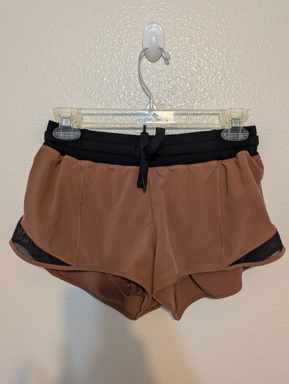 Lululemon Hotty Hot Short (2 1/2" )Henna / Black Sz. 6